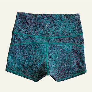 Lululemon Athletica In Movement Everlux Shorts Size 6 2.5” Inseam Ditzy Spritz